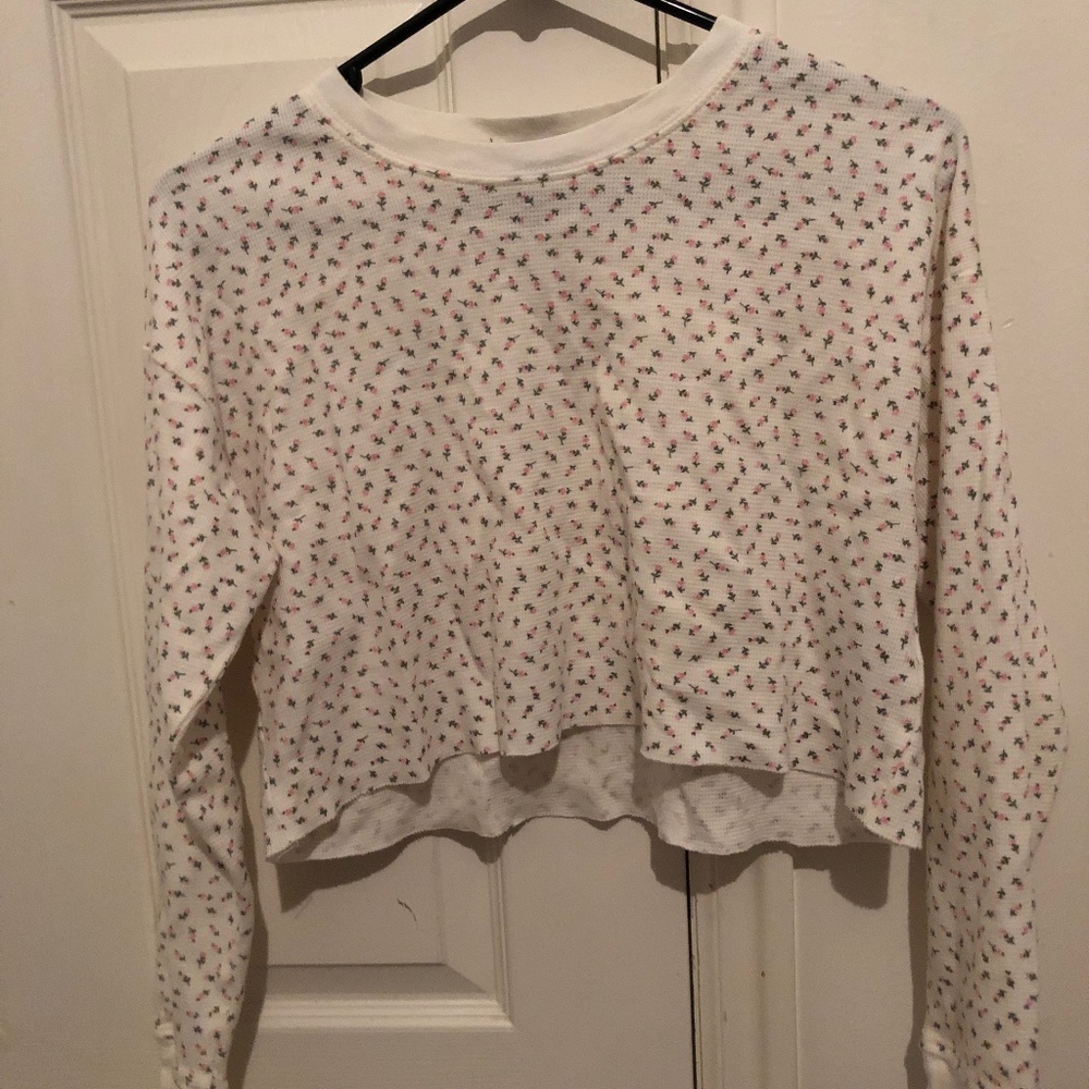 Ditsy floral long sleeve crop tee
